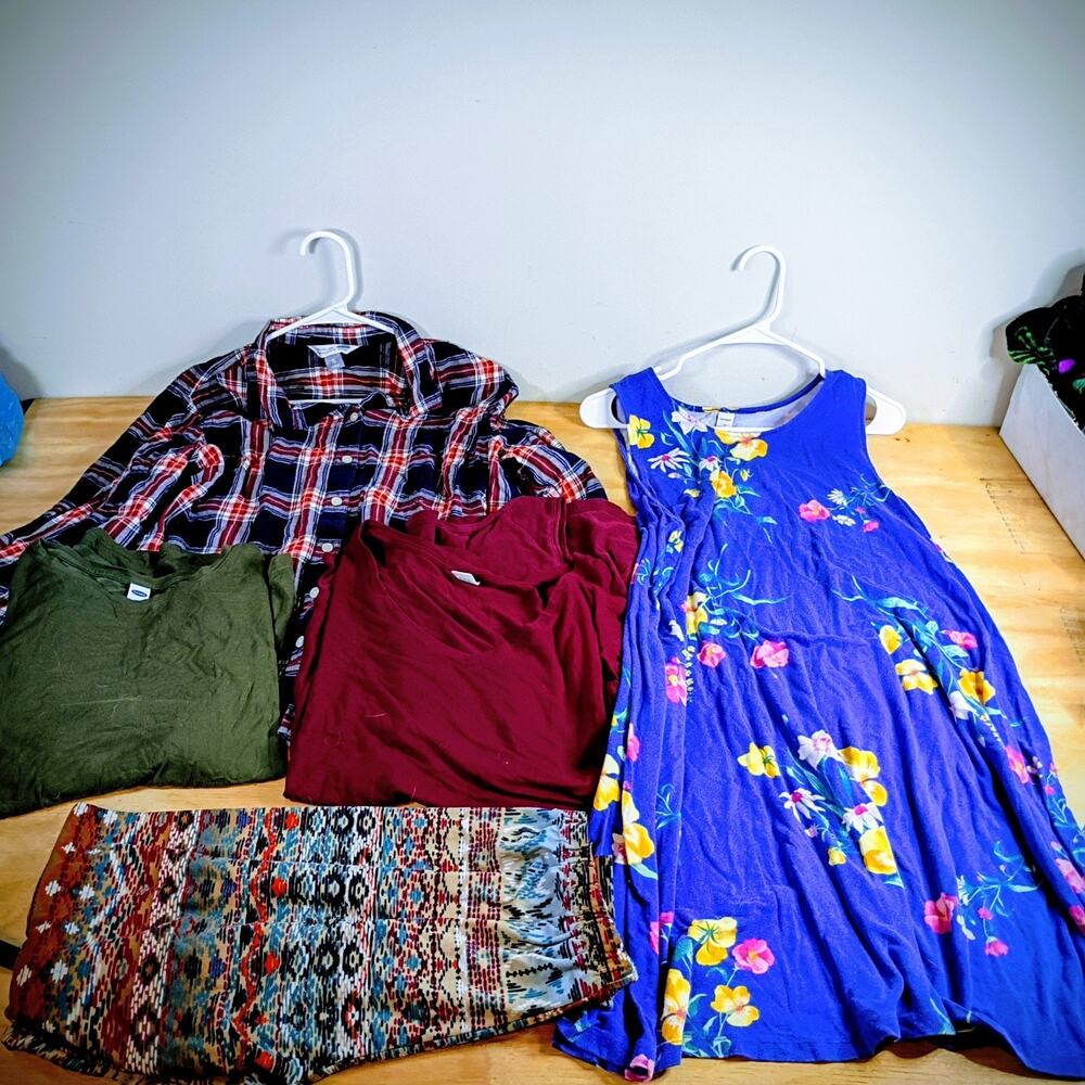 Old Navy Women’s XL Clothing Lot 6pc Plaid Flannel Dress Leggings Tees Maroon